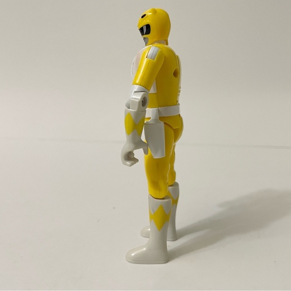 Mighty Morphin Power Rangers Trini Yellow Ranger Head Flips - Picture 4 of 16